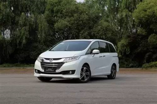 旅游租车服务:人多人少时分别选择什么租车方式